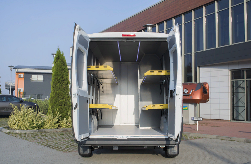 грузовики для службы курьерской доставки